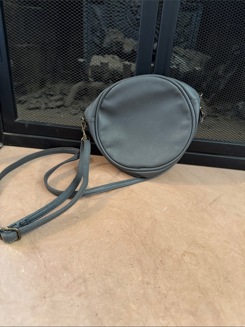 Deena & Ozzy Small Dark Gray Round Crossbody Bag Purse Vegan Leather Urban